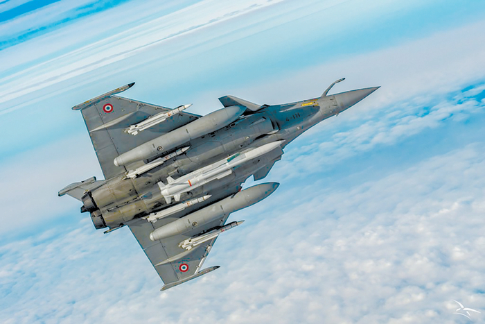 机腹挂载ASMP-A核导弹的法国“阵风”战斗机