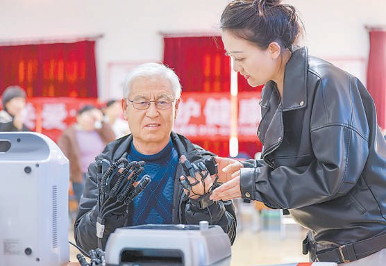 　　活动展示了听觉科学技术和信息交流无障碍领域的创新成果和产品应用。 本报记者 潘之望摄