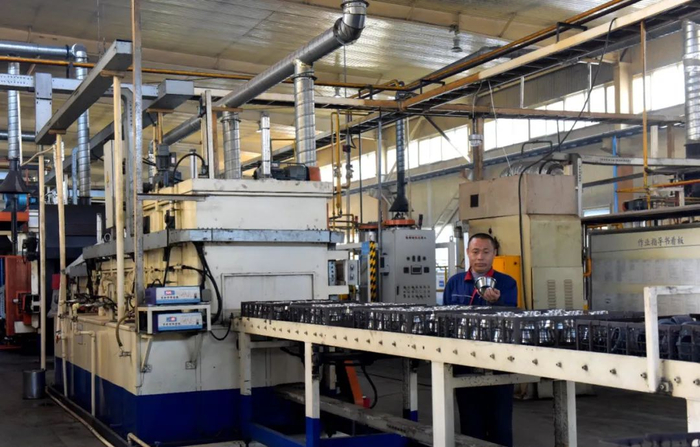 临西县加快推动轴承产业转型升级，引导企业采用订单制生产。图为河北诚为轴承制造有限公司生产线。叶晓强摄