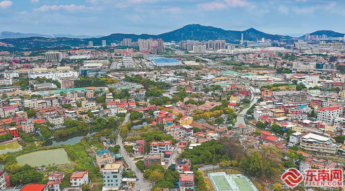 航拍沧江古镇。