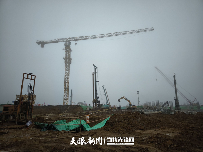 贵州能源集团水城区煤-焦-化-电循环经济基地项目中的2×66万千瓦燃煤发电项目建设现场。管云 摄