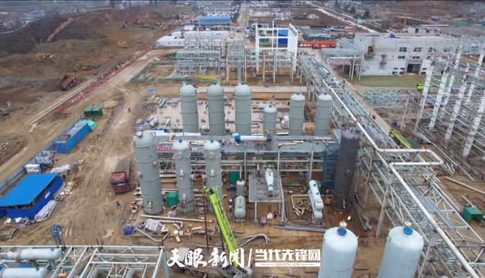 贵州能源集团水城区煤-焦-化-电循环经济基地项目中的200万吨/年循环经济综合利用煤焦化项目建设现场。徐文广 摄
