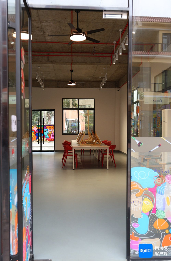 　　园区内的共享书屋。记者 林鸿羽 摄