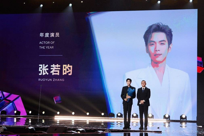 演员张若昀