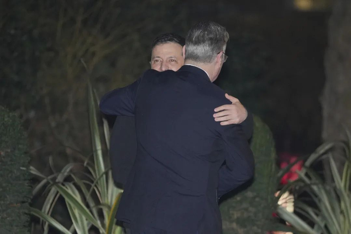 斯塔默会见泽连斯基