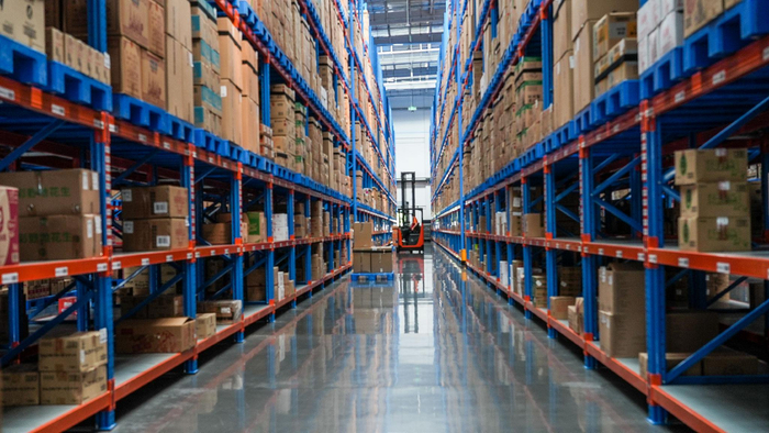 许昌的胖东来物流中心货仓。资料图片