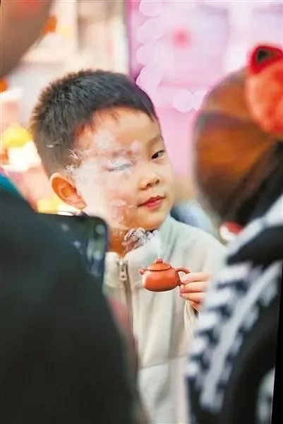 潮味十足的小茶壶让小朋友爱不释手。