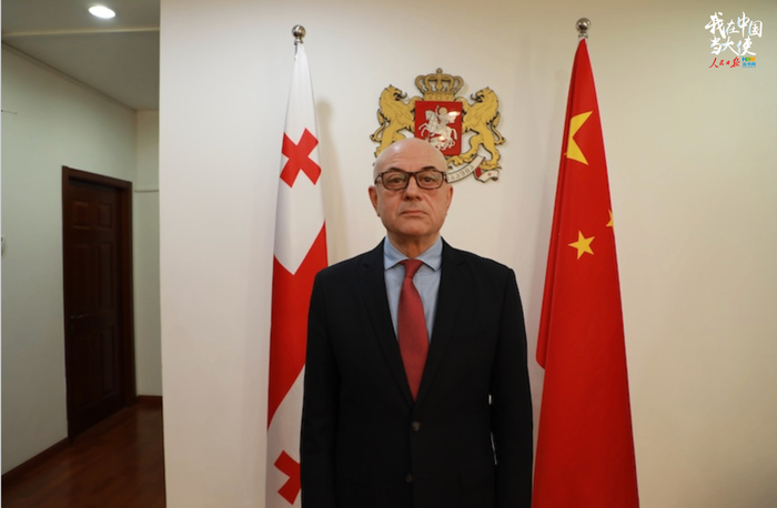 格鲁吉亚驻华大使巴阿达·卡岚达泽近照（张轩豪 摄）