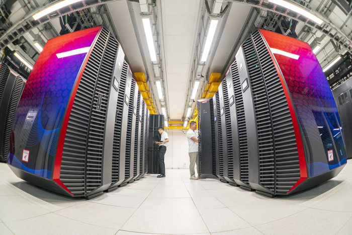 武汉超算中心机房。（湖北日报全媒记者 魏铼 摄）