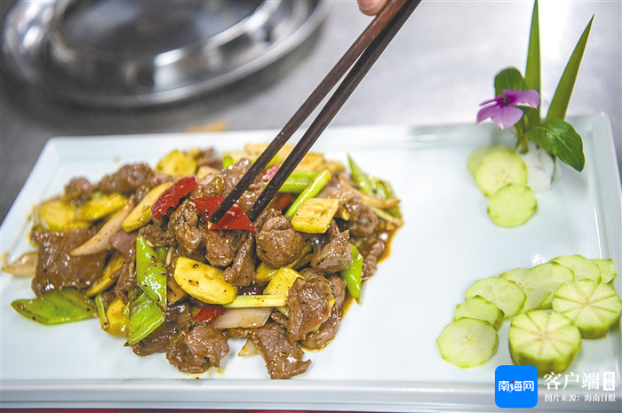 斯里兰卡无核橄榄/沙梨炒牛肉。特约记者 蒙钟德 摄