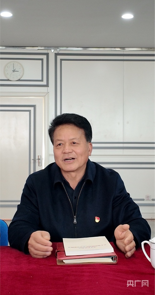 全国人大代表、河北省河间市兴村镇大庄村党支部书记石炳启（央广网记者 朱冠安 摄）