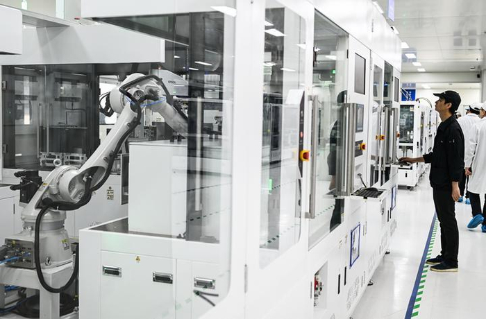 　　这是无锡车联天下信息技术有限公司智能网联汽车座舱域控制器自动化生产线（2024年2月27日摄）。新华社记者 季春鹏 摄