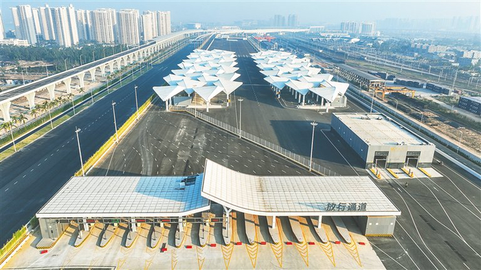 一月初，航拍海口新海港和南港“二线口岸”（货运）集中查验场所建设项目。海南日报全媒体记者 张茂 摄