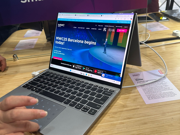 ThinkBook Flip AI PC概念机