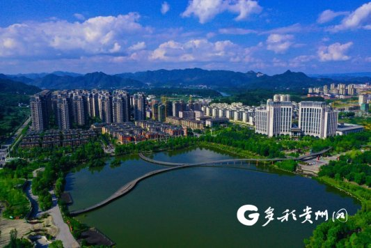 遵义市新蒲新区天鹅湖湿地公园风景如画。 马云才 摄