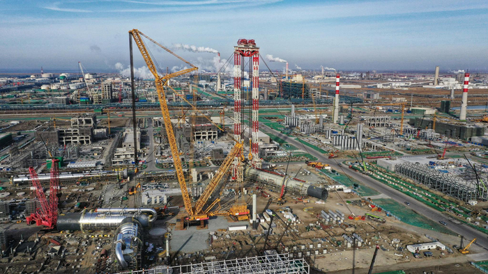 项目总投资超800亿的大型石化工程华锦阿美施工现场