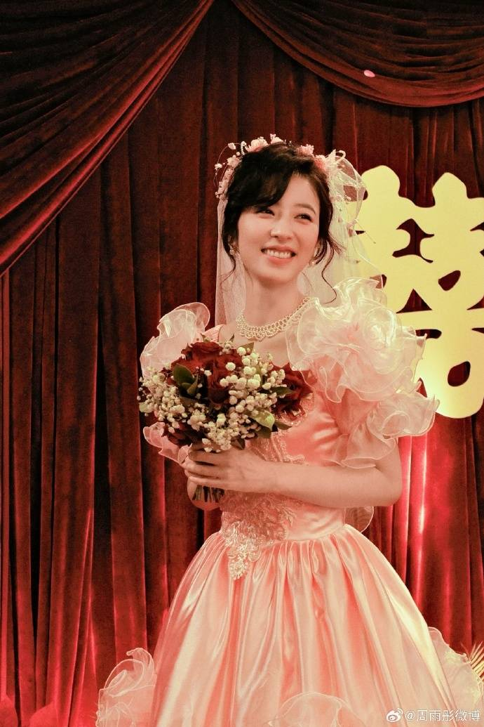 周雨彤饰演青年吴俪梅