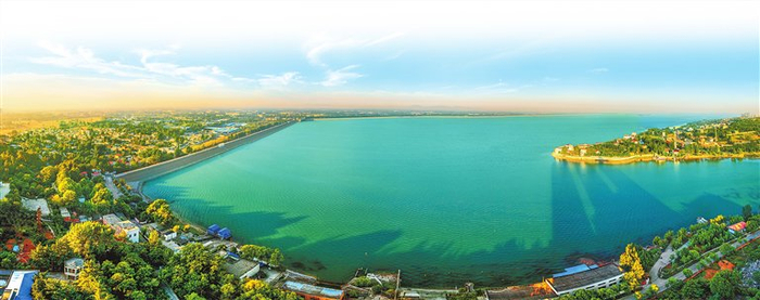 白龟山水库风光旖旎。 杨其格 摄