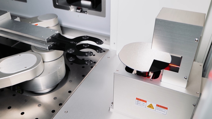 （图：华工科技全自动晶圆激光退火设备）