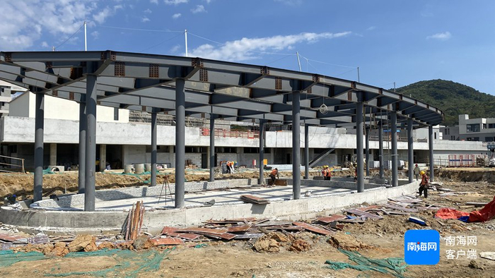 正在建设中的造浪池。吴小静摄