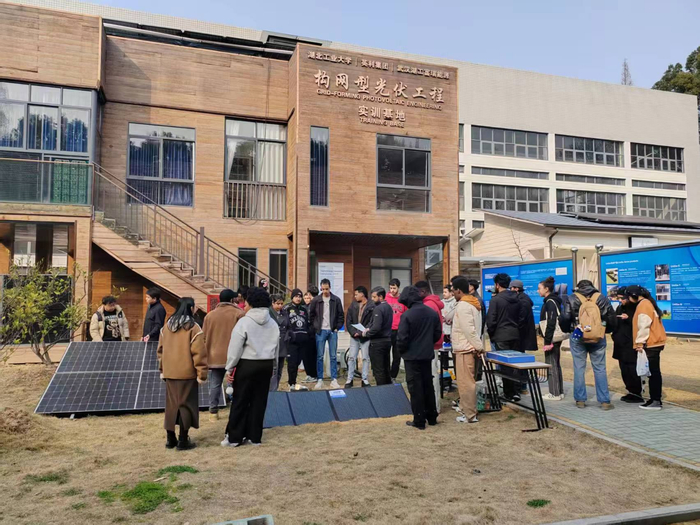 （图：阳光无国界“数字能源课堂”培训现场）