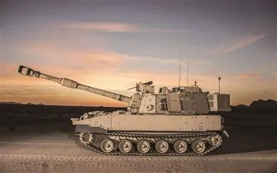 美国M109自行榴弹炮。