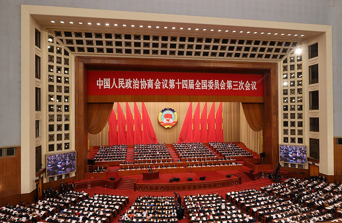 3月4日，全国政协十四届三次会议在北京人民大会堂开幕。（中新社）