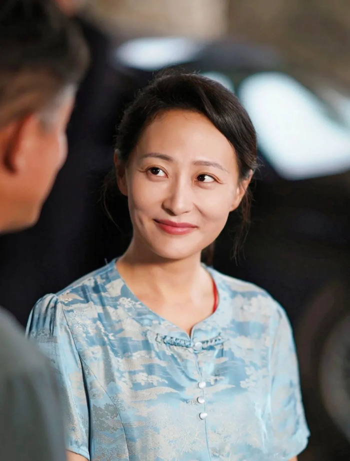 邬倩在短剧《闪婚老伴是豪门》中的剧照。（受访者 供图）