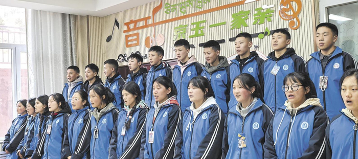 音乐特色课。余晖 程宦宁 摄