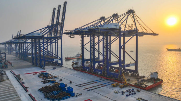 　1月18日，在洋浦区域国际集装箱枢纽港扩建工程（一阶段）一期施工现场。海南日报全媒体记者 陈元才 摄