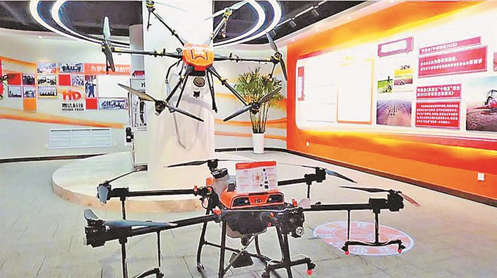 黑龙江省高新技术企业自主研制的新型植保无人机。本报记者 彭溢摄