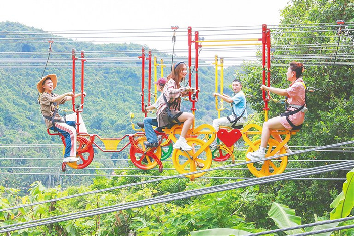 旅行综艺节目在槟榔谷取景。海南日报全媒体记者 王程龙 摄