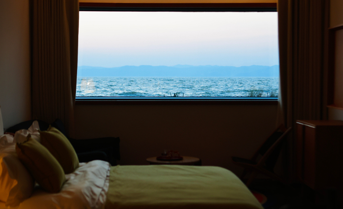 海晏村的湖景民宿。云南日报-云新闻记者高吴双 摄