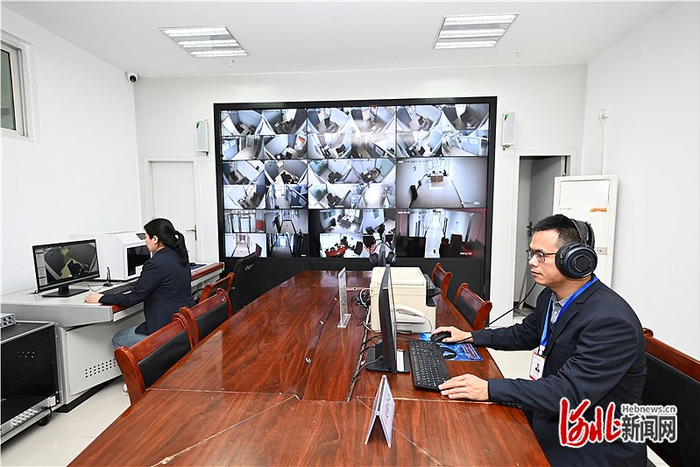 3月5日，在邢台市南和区公共资源交易中心，工作人员正为“双盲”评审项目提供服务和保障。 河北日报记者 赵永辉摄