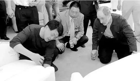 中间为陈阿裕，图源：喜临门官微