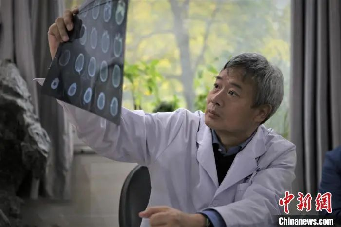  图为工作中的宋兆普。马占伟 摄