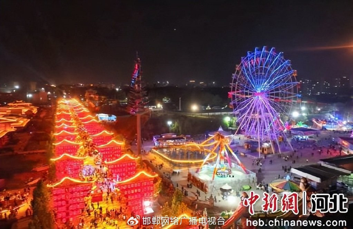 图为航拍广平县赵王不夜城夜景。 武小凯 摄
