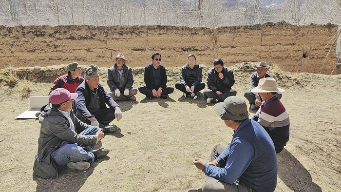养殖经验交流“圆圈会”。记者 陈俊 通讯员 韩兴旺