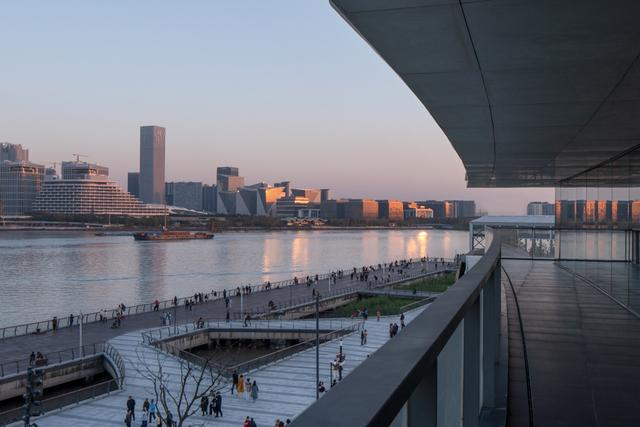 西岸大剧院3楼“在水长廊” 徐汇区供图