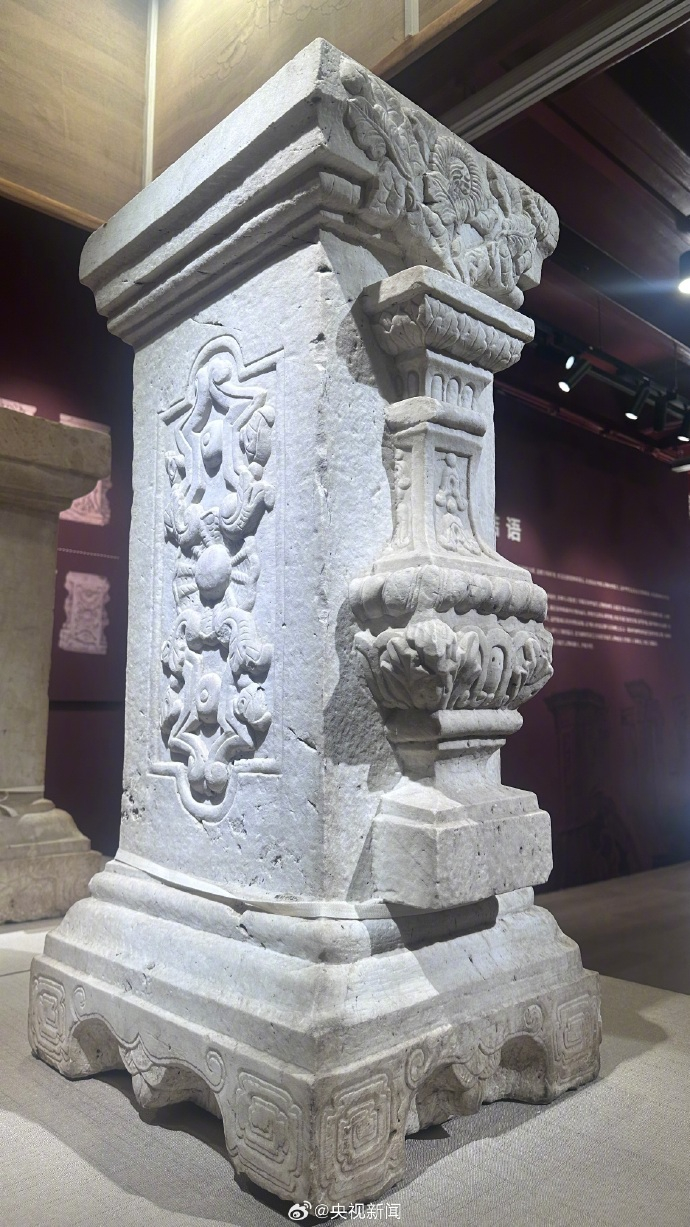 圆明园7根石柱漂泊百年终归故土图据央视新闻