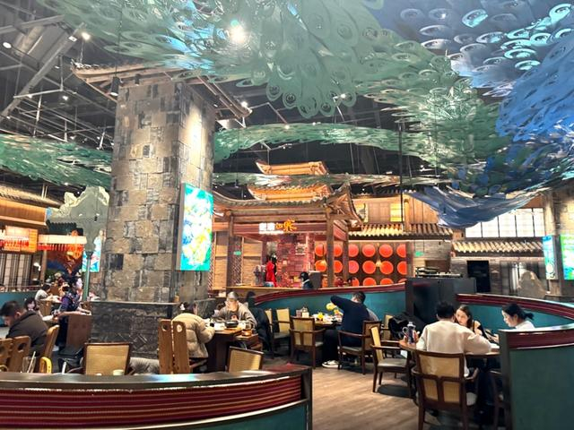 长宁龙之梦老滇山寨餐厅 舒抒 摄