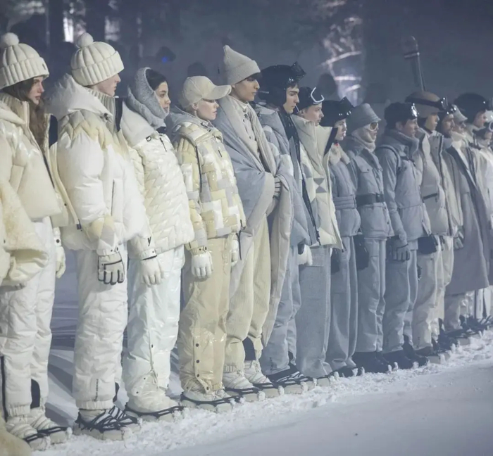  Moncler圣莫里茨冰雪艺术展