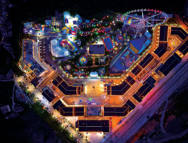 高山村欢乐城夜景 图源：“云南省文化和旅游厅”微信公众号