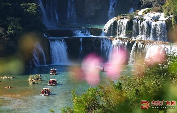 　　▲中越德天（板约）瀑布。记者 张友豪 摄