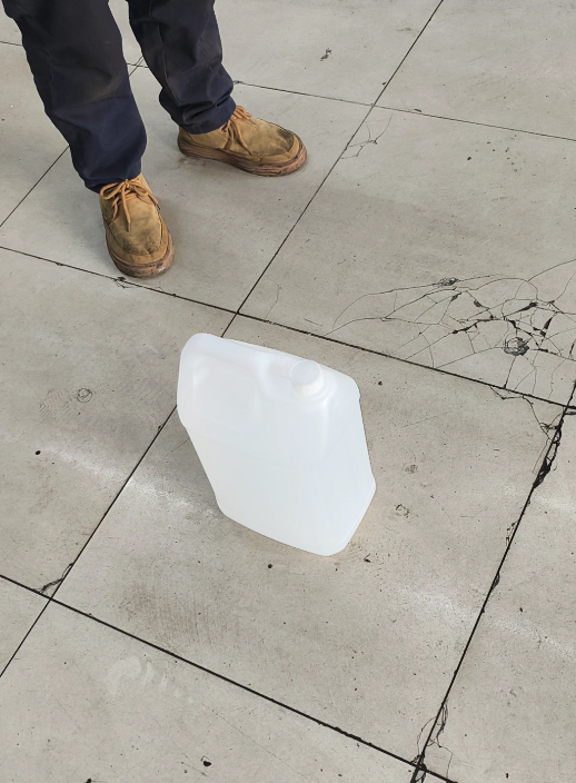 记者购买的M100车用甲醇燃料