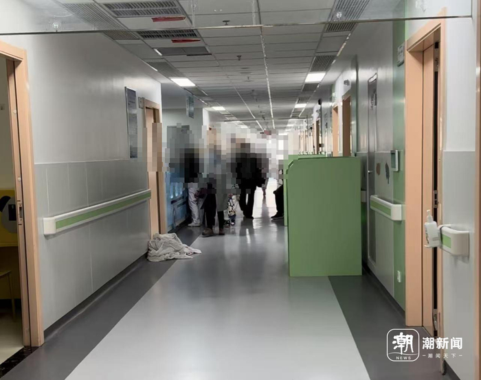 铜川矿务局中心医院产科走廊。潮新闻记者 沈译笃 摄