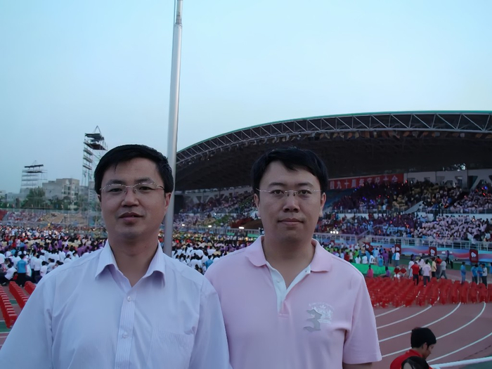 王勇（右）和姜义成