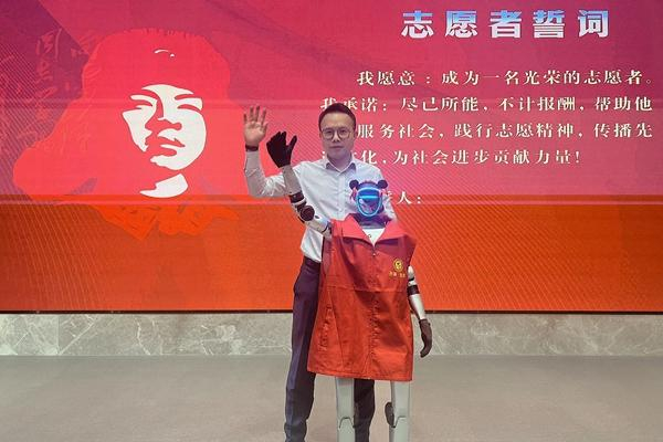 2月28日，湖南长沙，机器人“笨笨”注册成为湖南长沙首位机器人雷锋志愿者。受访者供图