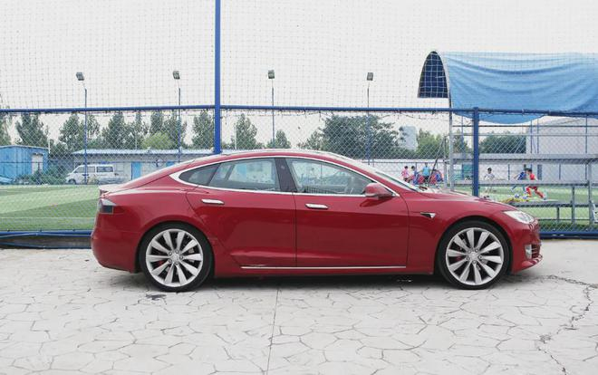 特斯拉Model S P100D。（图/视觉中国）