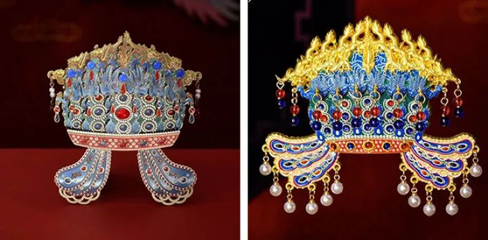 凤冠木质冰箱贴（左）和凤冠金属冰箱贴（右）｜国家博物馆 供图